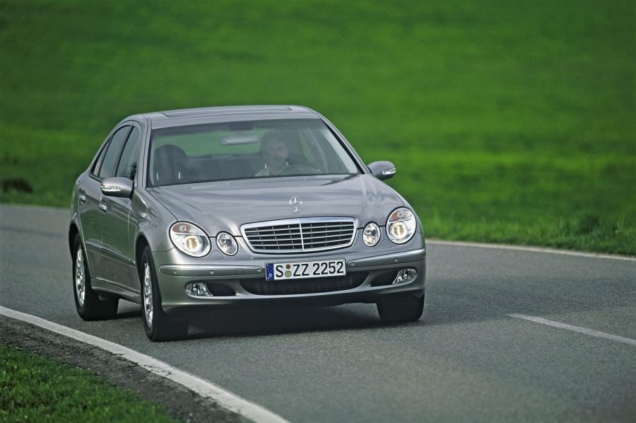  Mercedes-Benz E-Class 2002 года  (фото 45 из 448)